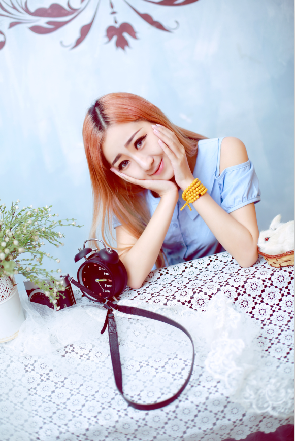 百变女王田田田变身文艺青年