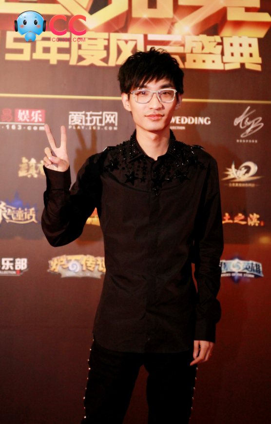 红毯秀堪比电影节,主播造型完爆眼球